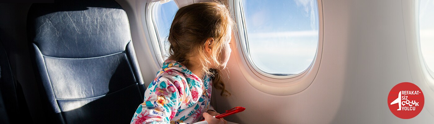 Uçakta yolculuk yapan refakatsiz çocuk yolcu