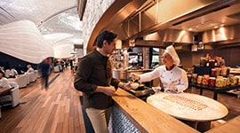 Turkish Airlines Lounge Business’ın Türk ve dünya lezzetlerinden oluşan mutfağı.